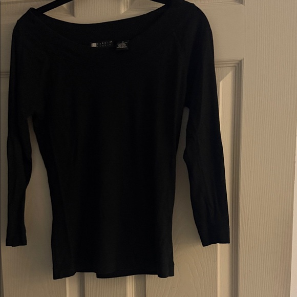 Women's Black Top - Picture 2 of 6